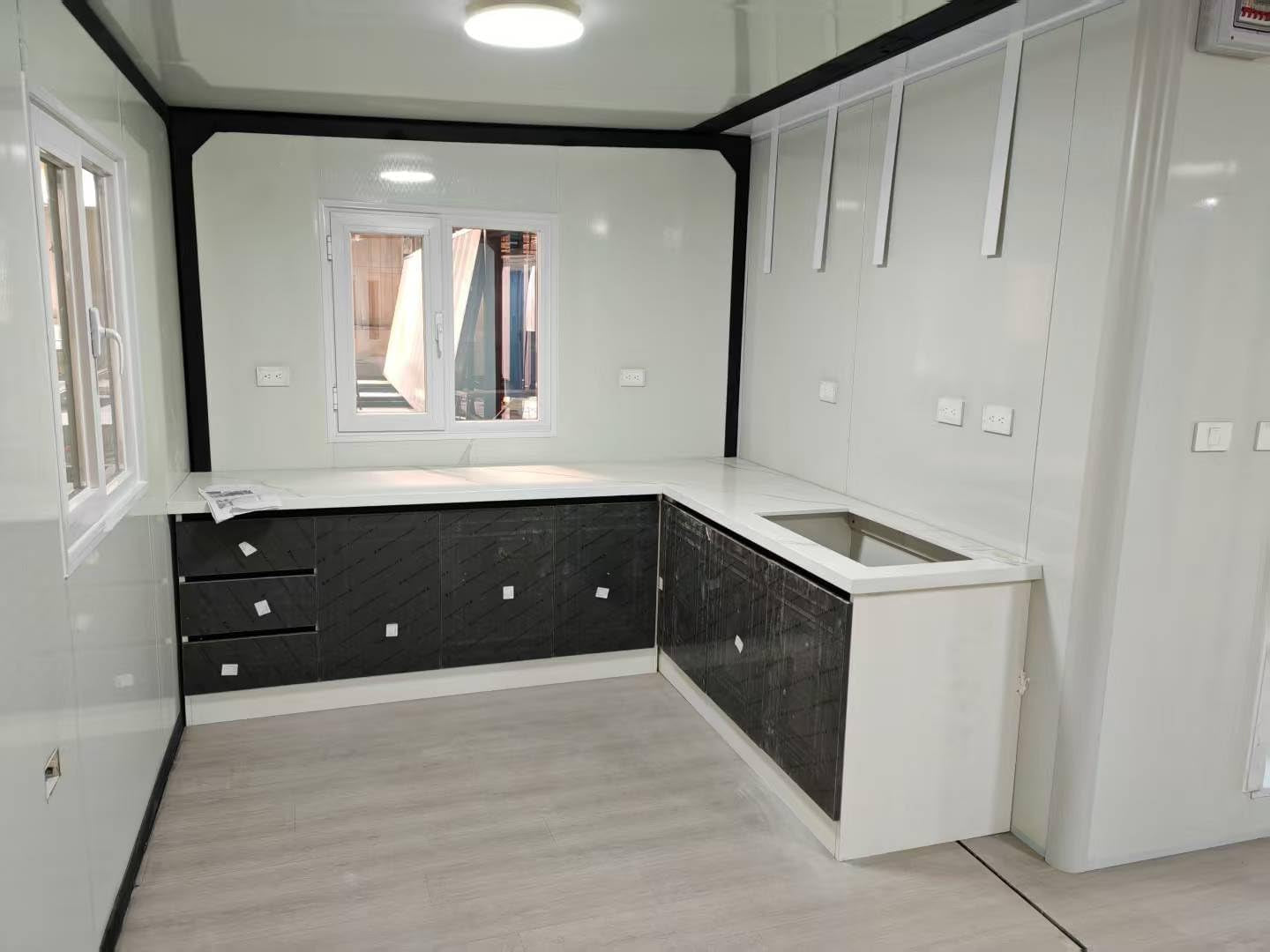 20FT Tiny Houses to Tive In, Prefab Homes, Equipped with a Bedroom, Bathroom and Kitchen, Prefabricated Container House Designed Specifically for Adults, Expandable Container House