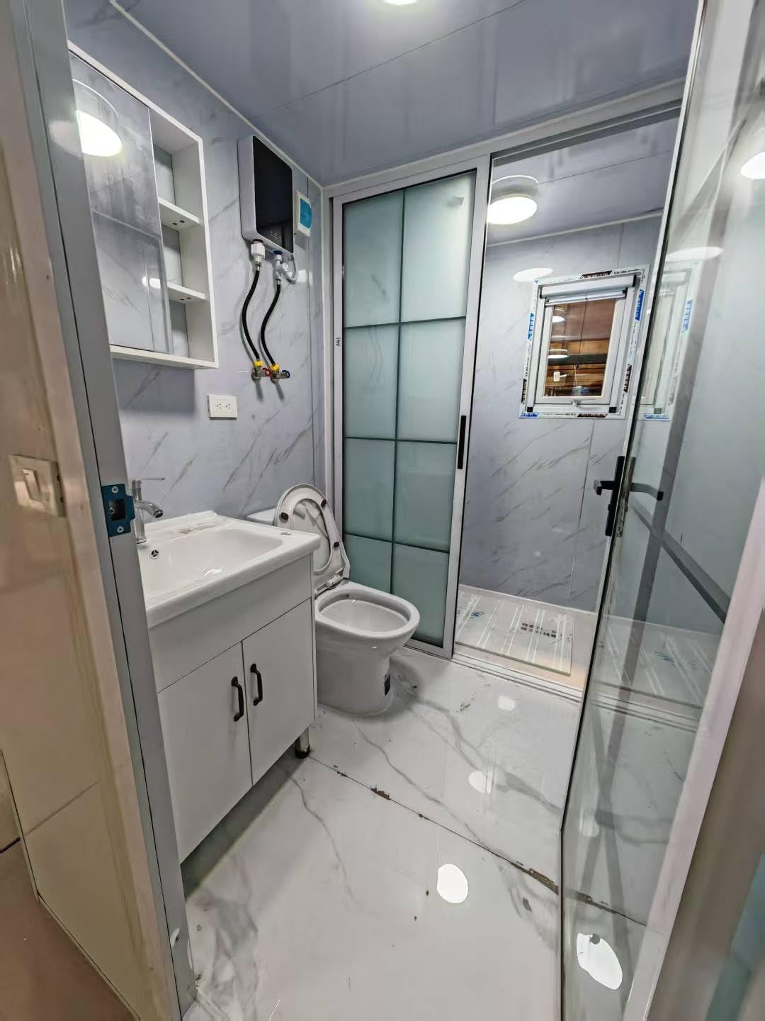 20FT Tiny Houses to Tive In, Prefab Homes, Equipped with a Bedroom, Bathroom and Kitchen, Prefabricated Container House Designed Specifically for Adults, Expandable Container House